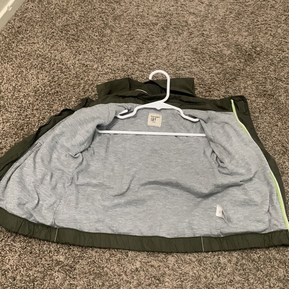 Old Navy Toddler Windbuster - Picture 4 of 9